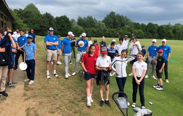 Einen schöneren ersten Ferientag in Hamburg kann es gar nicht geben: Das erste School-is-out-Turnier seit zwei Jahren begeisterte den Golfnachwuchs