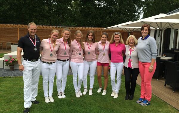 Foto von links nach rechts: Björn, Sophie, Charlotte, Katharina, Anna, Pia, …Steffie, Ute und Lisa.