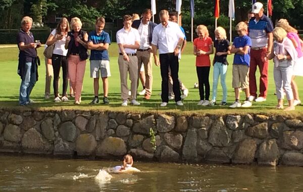 Sophie’s Sprung in den Teich