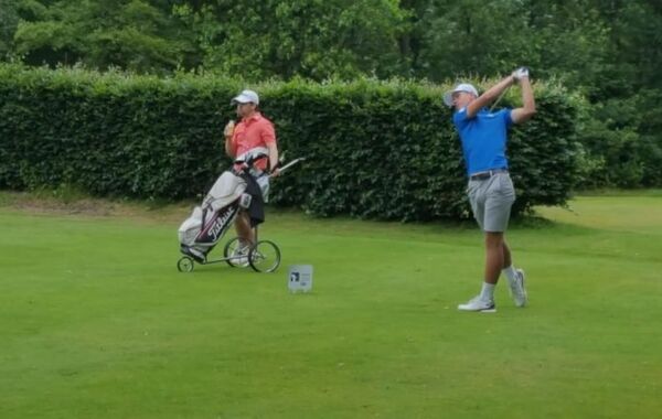 Bester Spieler der Blue Boys am Sonntag: Florian Riedel (hier an Abschlag B8). Im Einzel spielte er zwei unter Par, im Vierer mit Jan Nebe vier unter